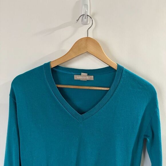 Banana Republic Teal V-Neck Sweater - Picture 4 of 12